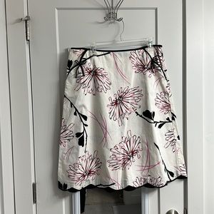 Size 14. Knee length floral skirt with pockets.